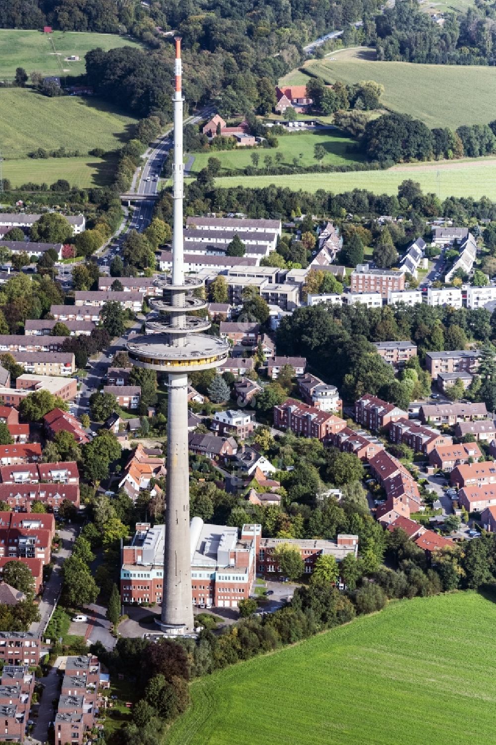 Münster aus der Vogelperspektive: Fernmeldeturm und Fernsehturm in Münster im Bundesland Nordrhein-Westfalen, Deutschland