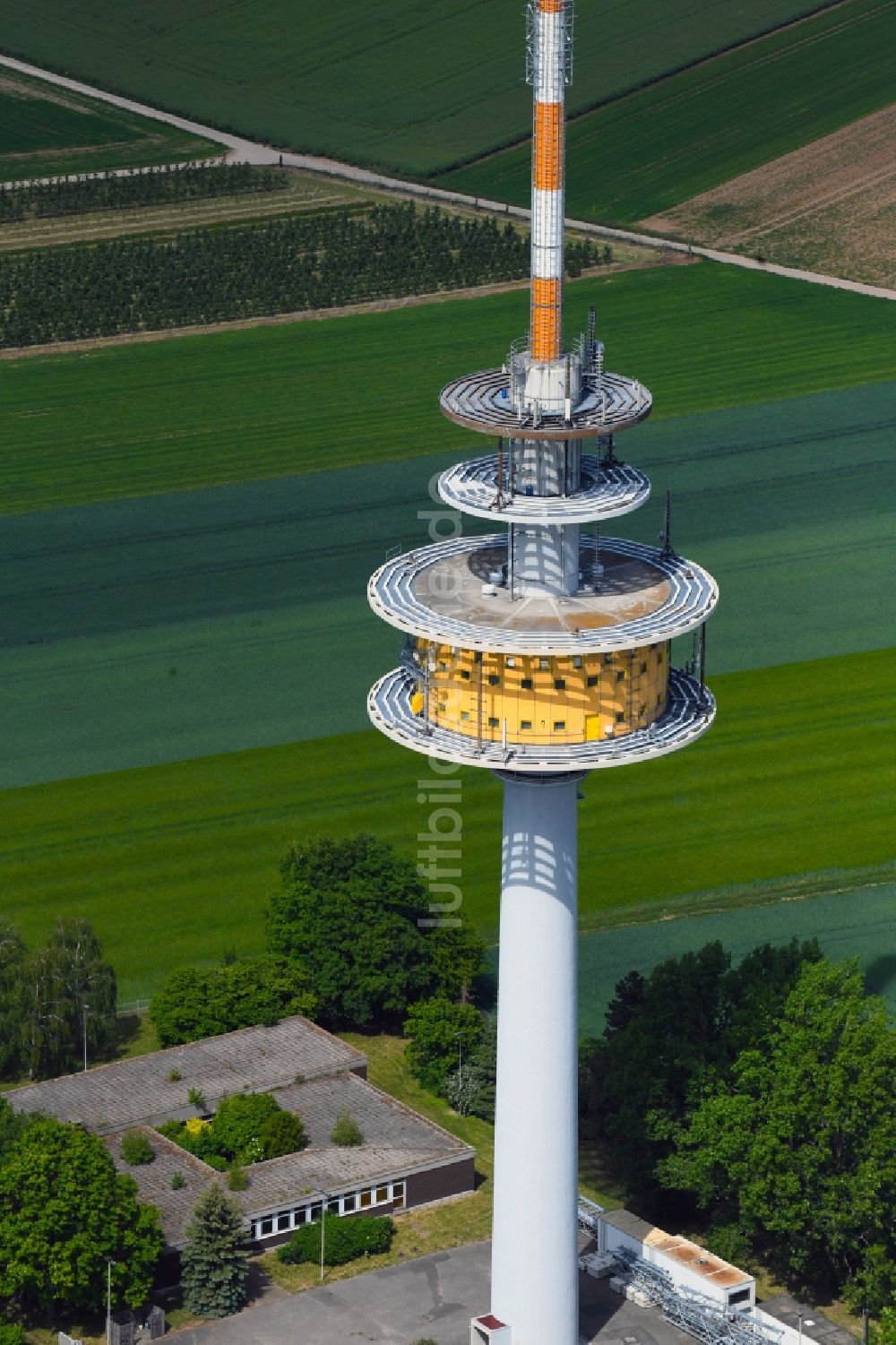 Ober-Olm von oben - Fernmeldeturm und Fernsehturm in Ober-Olm im Bundesland Rheinland-Pfalz, Deutschland