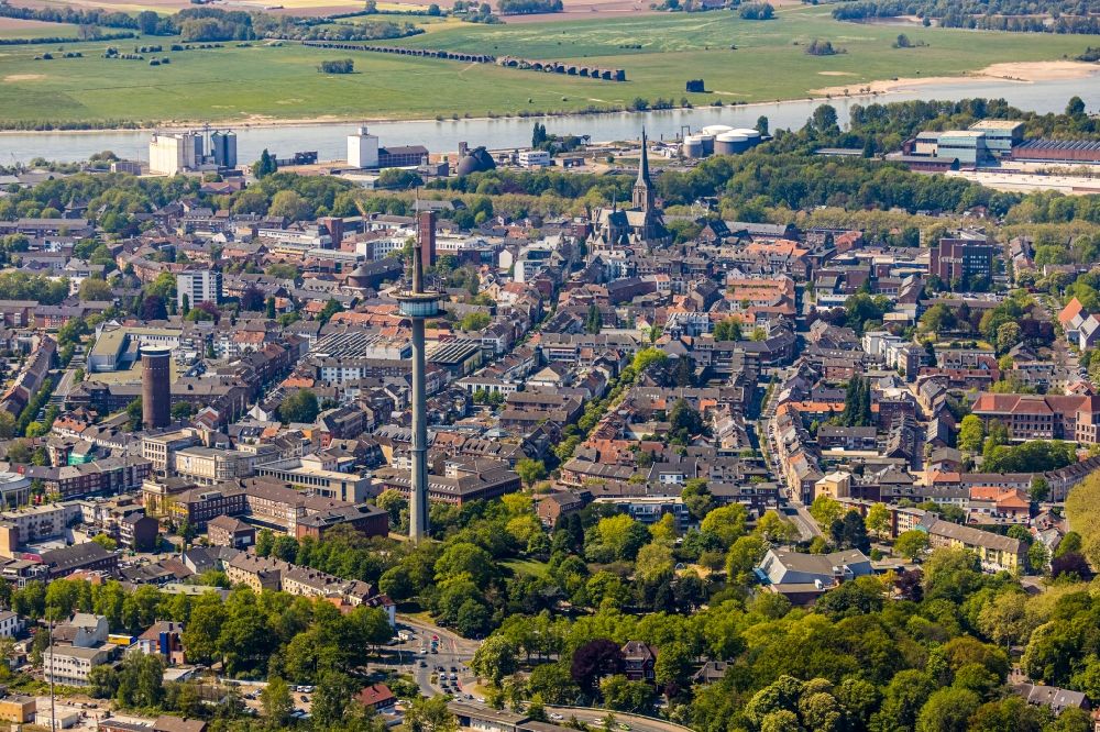 Wesel von oben - Fernmeldeturm und Fernsehturm im Ortsteil Blumenkamp in Wesel im Bundesland Nordrhein-Westfalen, Deutschland