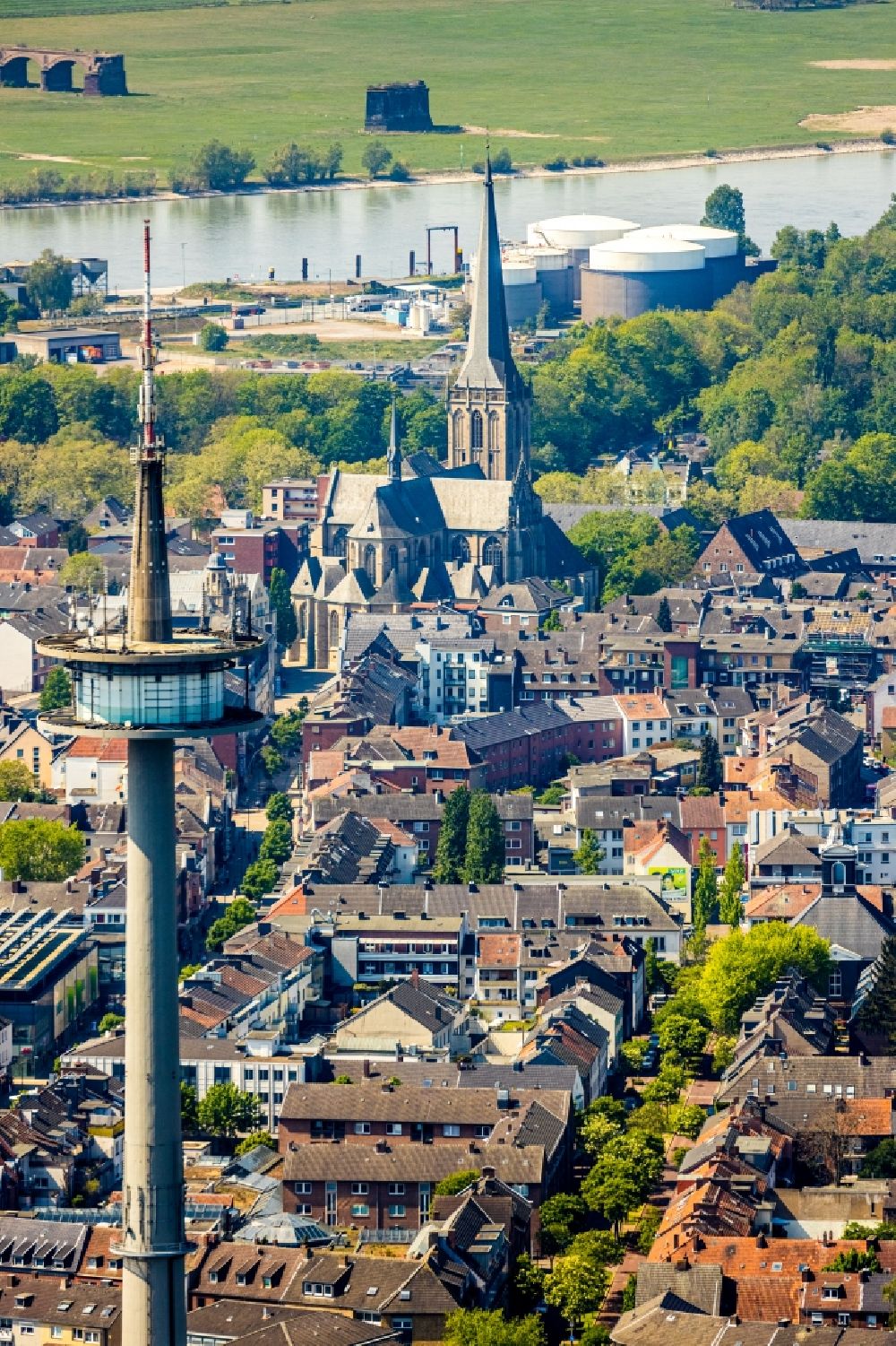 Luftaufnahme Wesel - Fernmeldeturm und Fernsehturm im Ortsteil Blumenkamp in Wesel im Bundesland Nordrhein-Westfalen, Deutschland