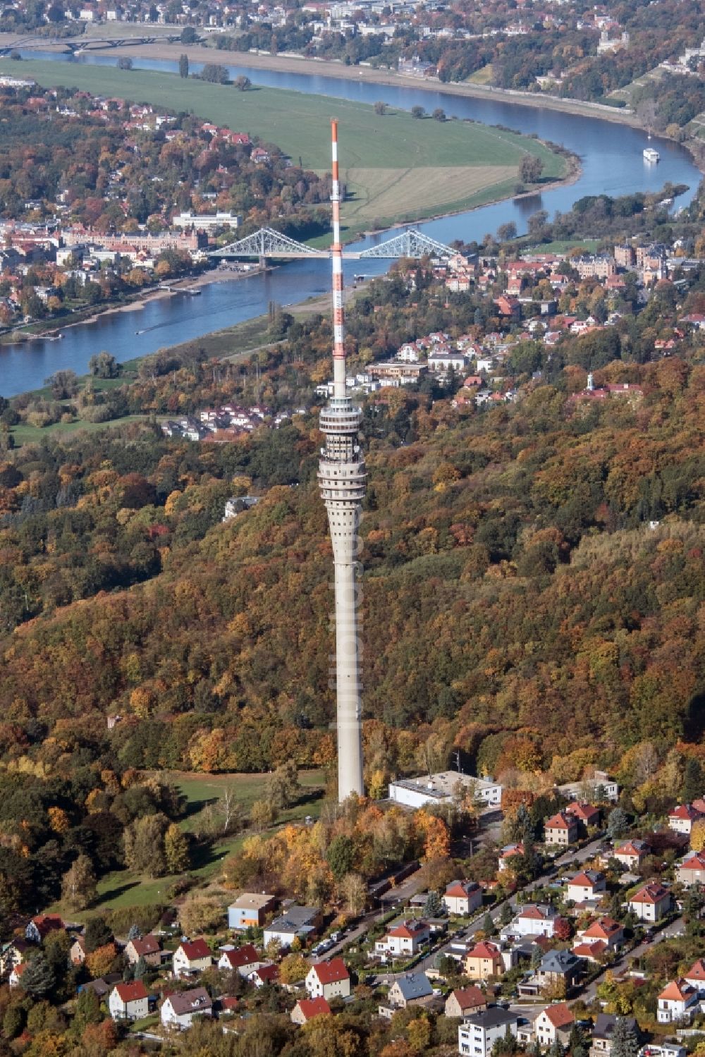 Luftaufnahme Dresden - Fernmeldeturm und Fernsehturm im Ortsteil Wachwitz in Dresden im Bundesland Sachsen, Deutschland