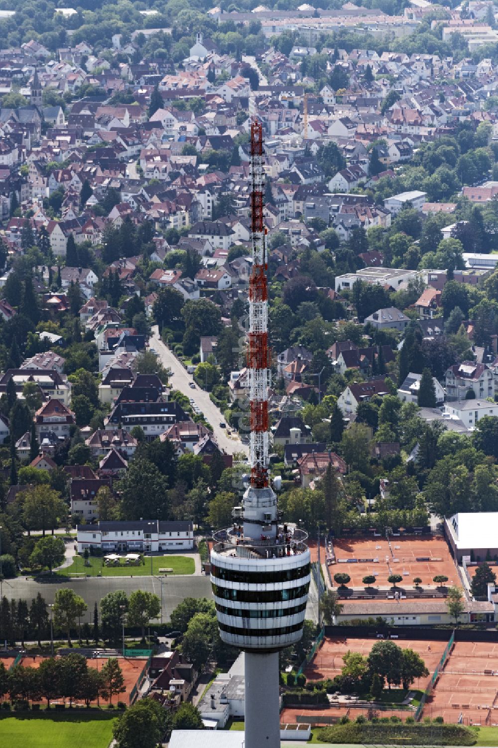 Stuttgart aus der Vogelperspektive: Fernmeldeturm und Fernsehturm im Ortsteil Waldau in Stuttgart im Bundesland Baden-Württemberg, Deutschland