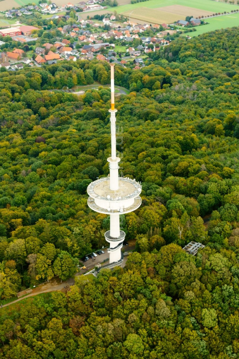 Porta Westfalica aus der Vogelperspektive: Fernmeldeturm und Fernsehturm in Porta Westfalica im Bundesland Nordrhein-Westfalen, Deutschland