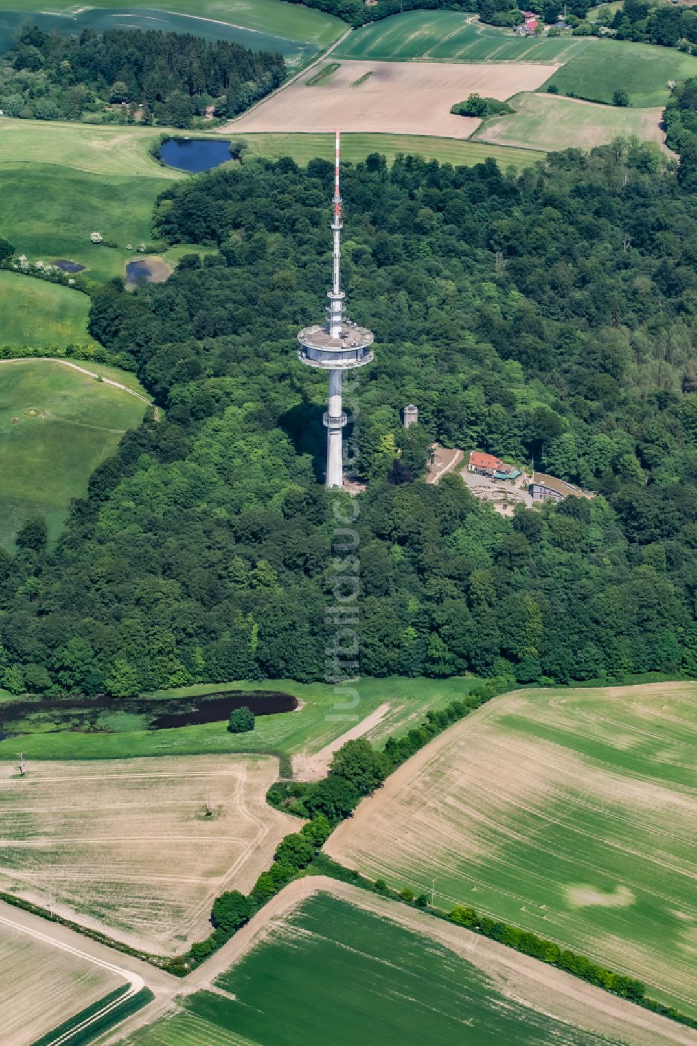Luftaufnahme Schönwalde am Bungsberg - Fernmeldeturm und Fernsehturm in Schönwalde am Bungsberg im Bundesland Schleswig-Holstein, Deutschland