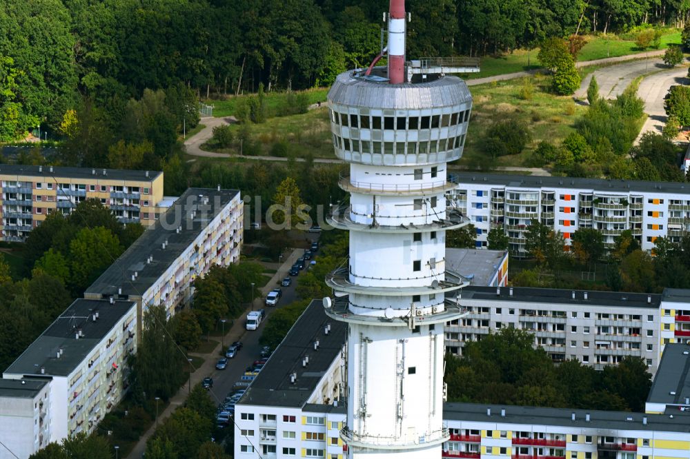 Schwerin aus der Vogelperspektive: Fernmeldeturm und Fernsehturm in Schwerin im Bundesland Mecklenburg-Vorpommern, Deutschland