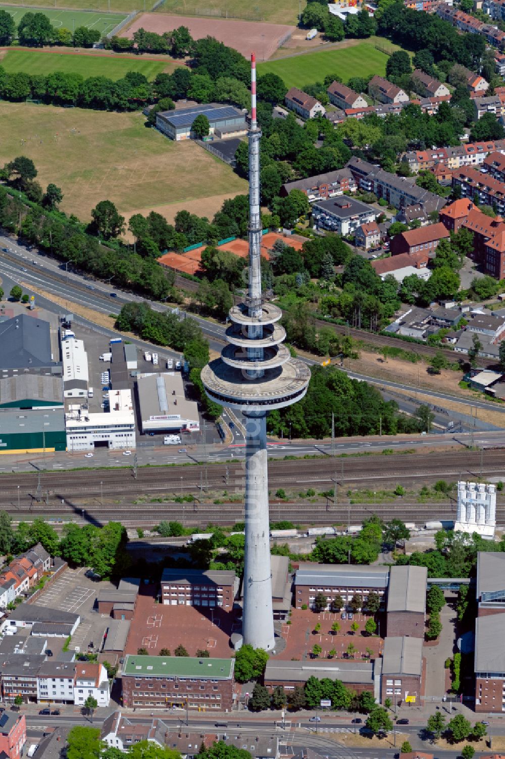 Bremen von oben - Fernmeldeturm - Fernsehturm im Stadtteil Walle im Norden von Bremen
