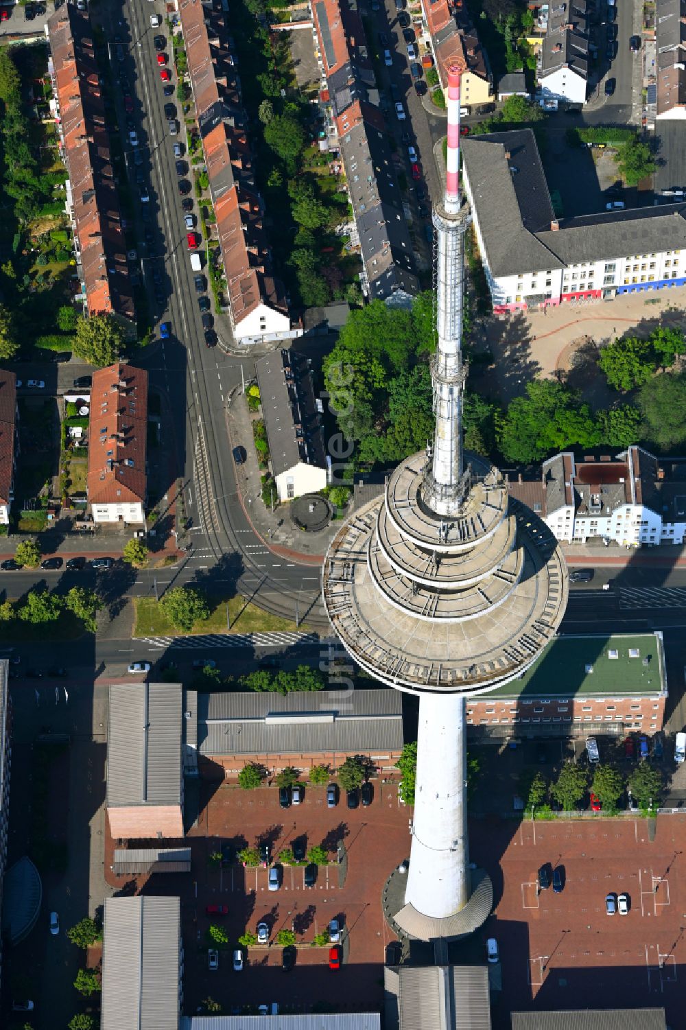 Luftbild Bremen - Fernmeldeturm - Fernsehturm im Stadtteil Walle im Norden von Bremen