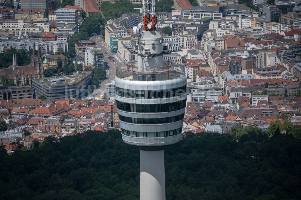 Stuttgart aus der Vogelperspektive: Fernmeldeturm und Fernsehturm in Stuttgart im Bundesland Baden-Württemberg, Deutschland