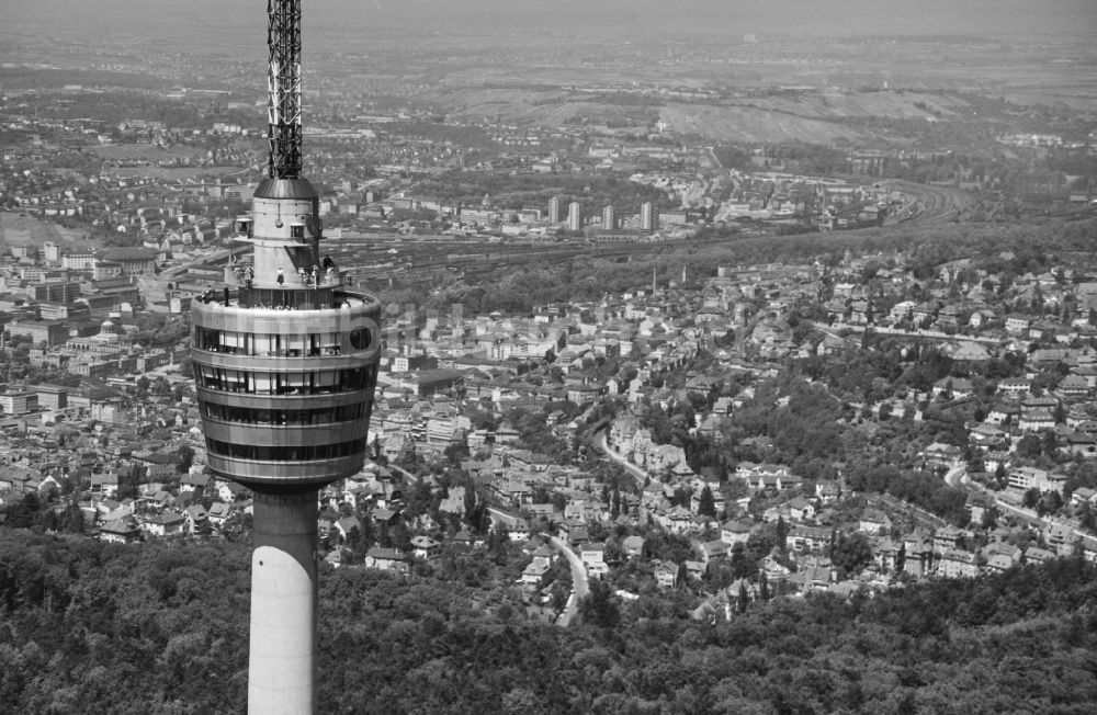 Luftaufnahme Stuttgart - Fernmeldeturm und Fernsehturm in Stuttgart im Bundesland Baden-Württemberg, Deutschland