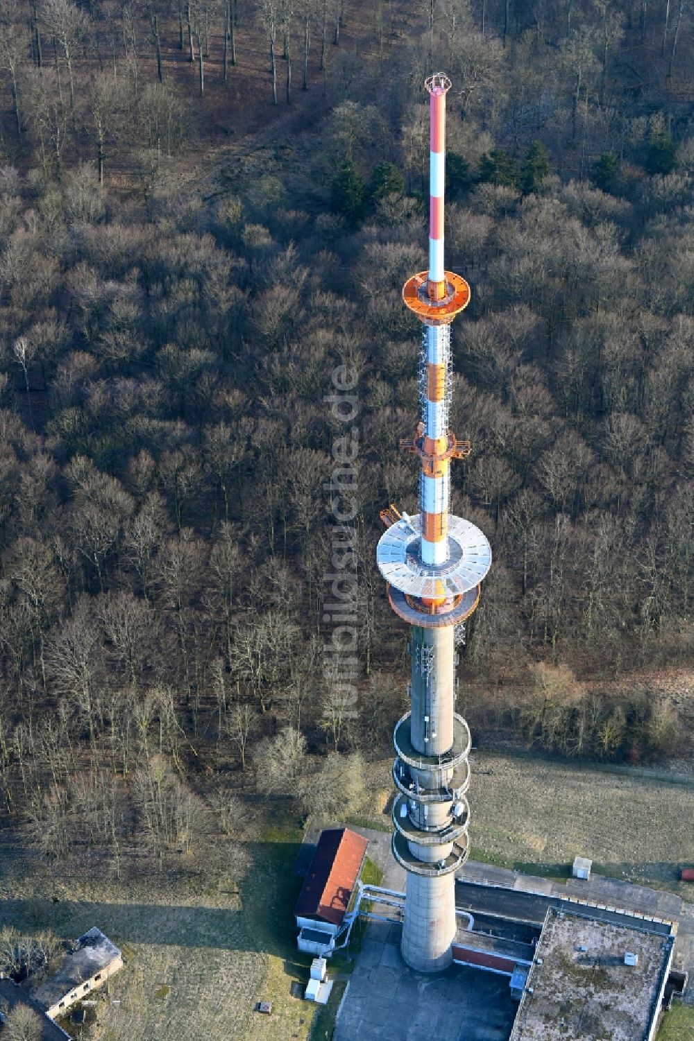 Luftbild Woldegk - Fernmeldeturm und Grundnetzsender Helpterberg in Woldegk im Bundesland Mecklenburg-Vorpommern, Deutschland