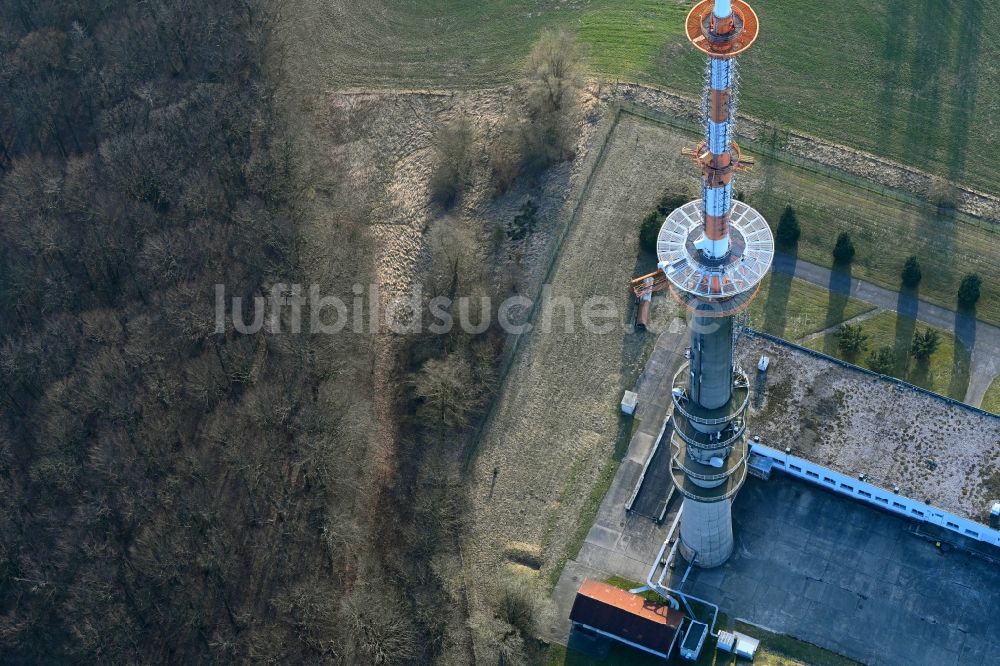 Luftaufnahme Woldegk - Fernmeldeturm und Grundnetzsender Helpterberg in Woldegk im Bundesland Mecklenburg-Vorpommern, Deutschland