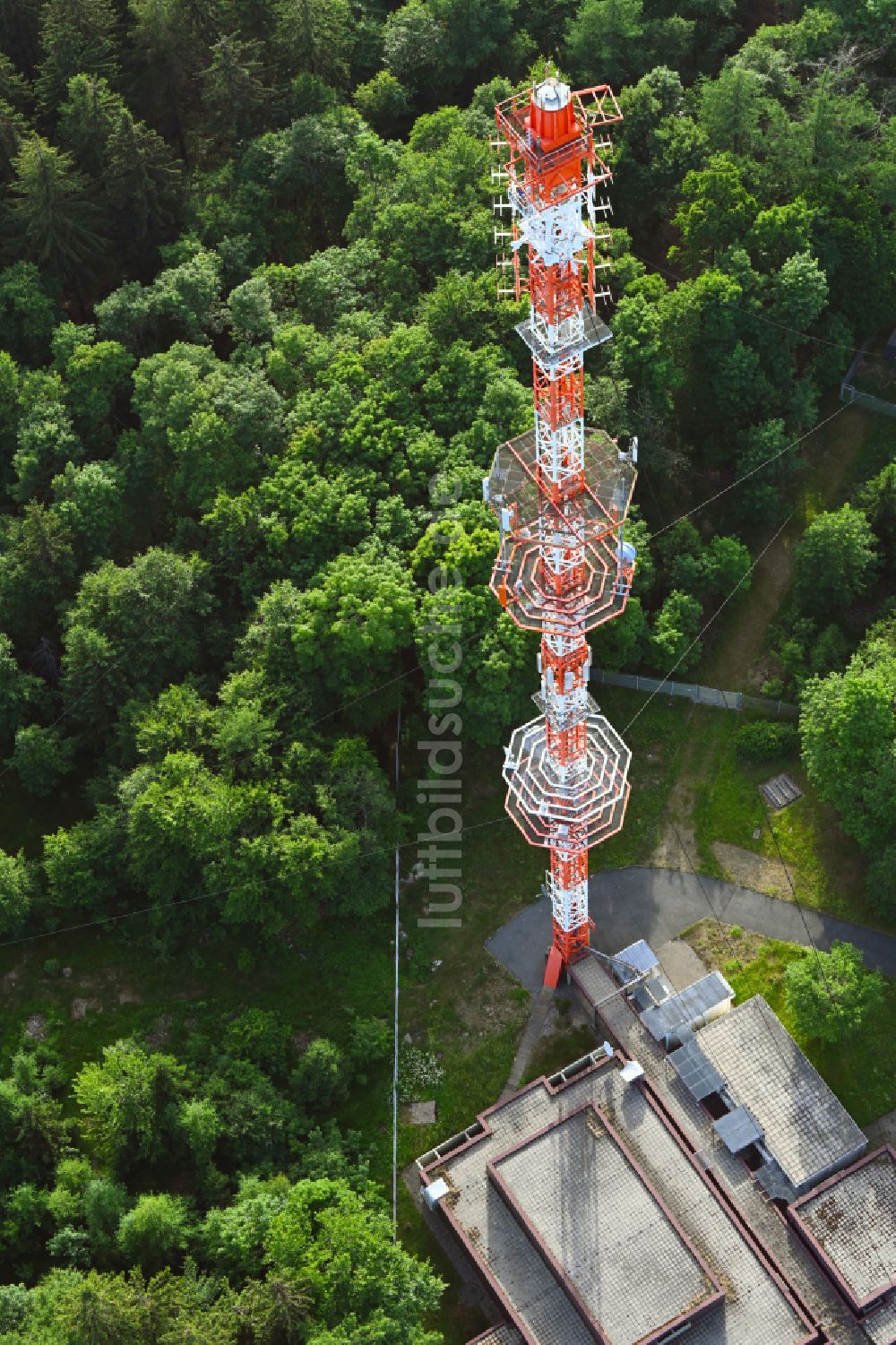 Luftaufnahme Zell im Fichtelgebirge - Fernmeldeturm und Grundnetzsender Sender Großer Waldstein in Zell im Fichtelgebirge im Bundesland Bayern, Deutschland