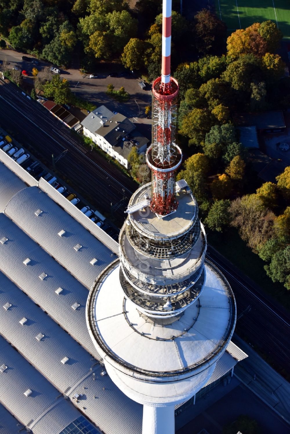 Luftbild Hamburg - Fernsehturm Heinrich-Hertz-Turm am Messegelände in Hamburg