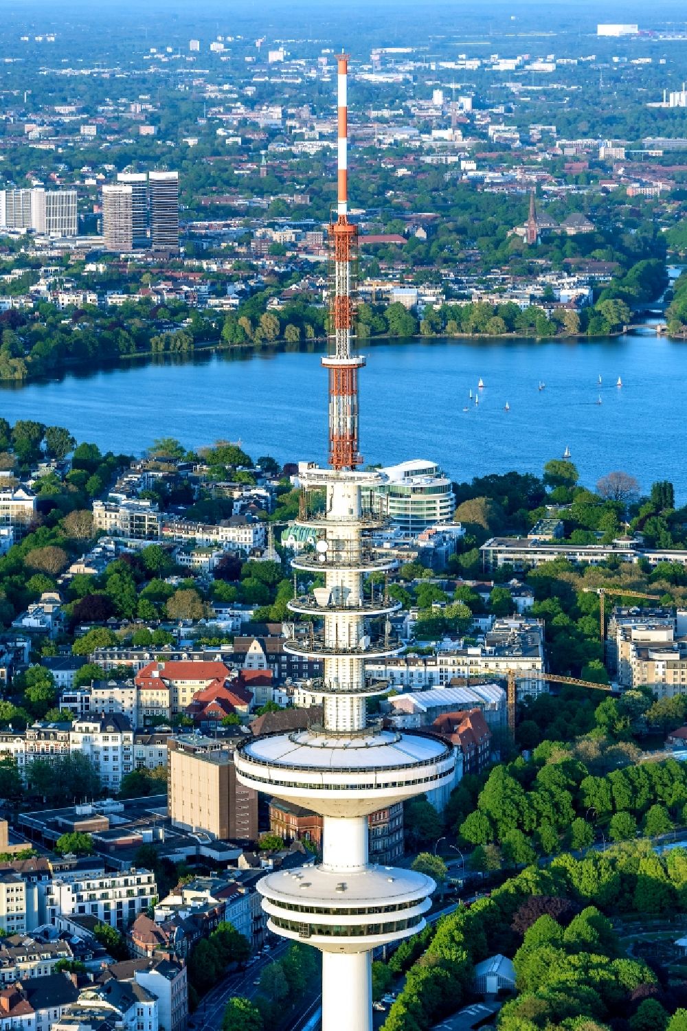 Hamburg von oben - Fernsehturm Heinrich-Hertz-Turm am Messegelände in Hamburg