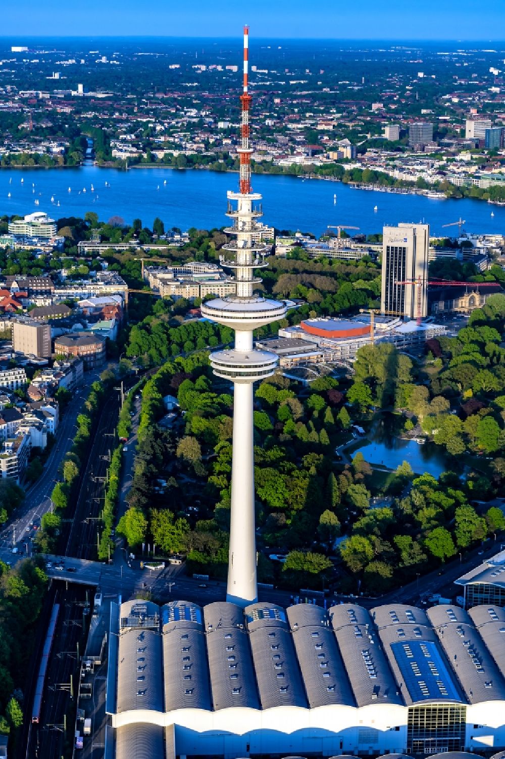 Luftbild Hamburg - Fernsehturm Heinrich-Hertz-Turm am Messegelände in Hamburg