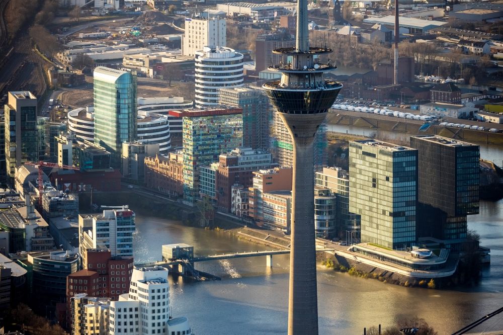 Luftbild Düsseldorf - Fernsehturm Rheinturm in Düsseldorf im Bundesland Nordrhein-Westfalen