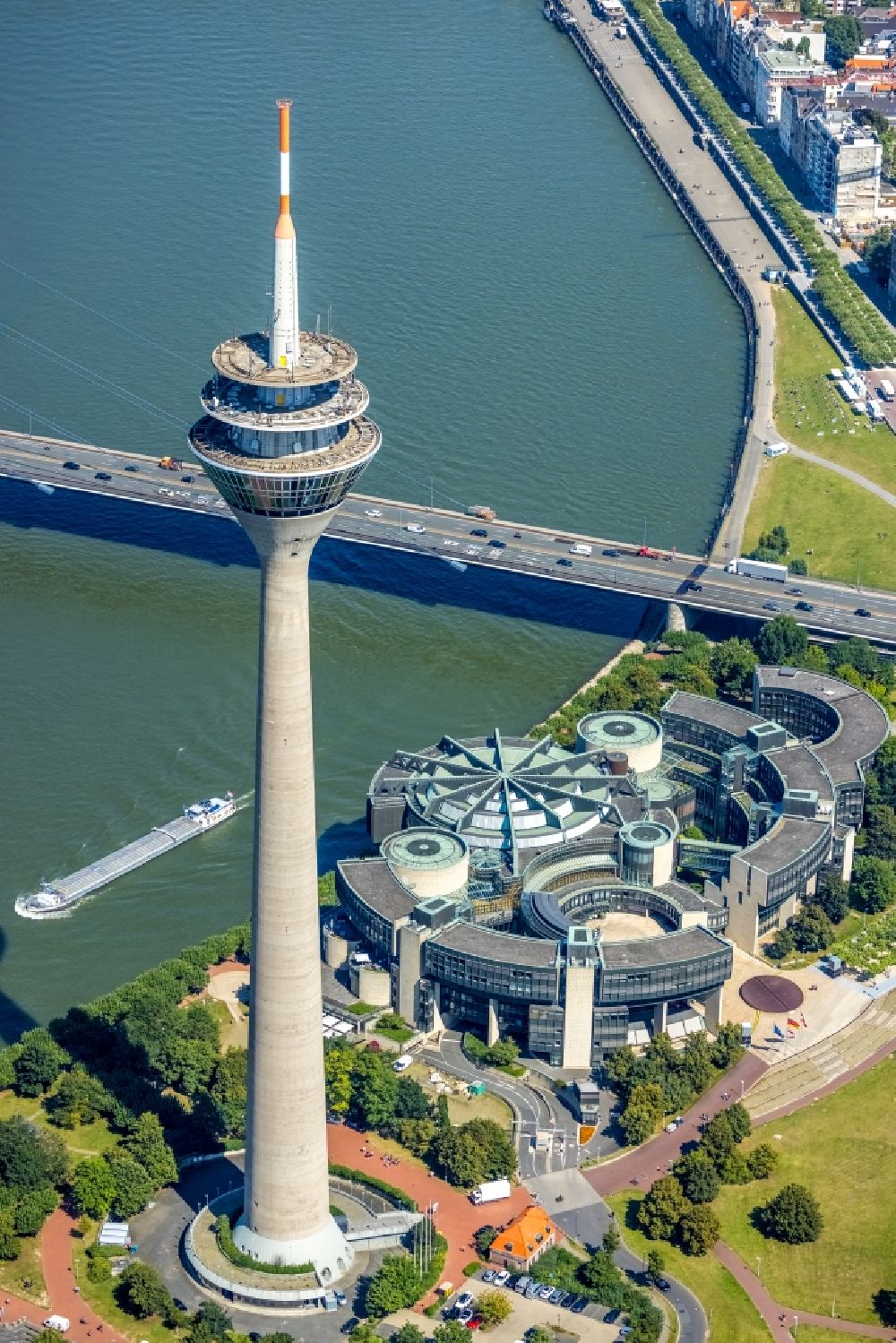 Luftaufnahme Düsseldorf - Fernsehturm Rheinturm in Düsseldorf im Bundesland Nordrhein-Westfalen