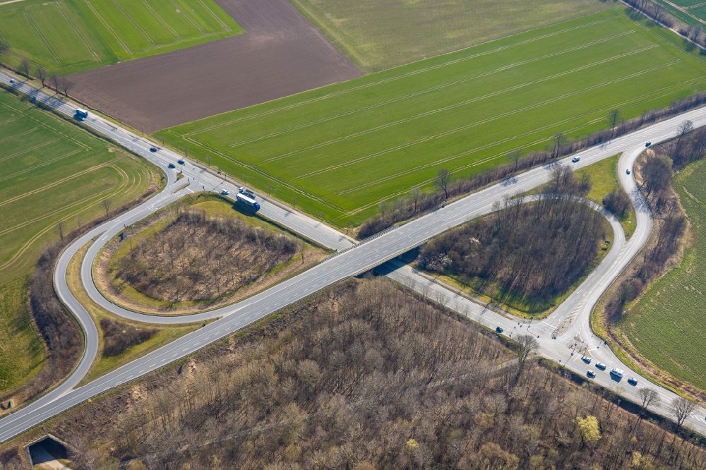 Luftaufnahme Soest - Fernstraße Abfahrt der Bundesstraße B475 - B229 in Soest im Bundesland Nordrhein-Westfalen, Deutschland