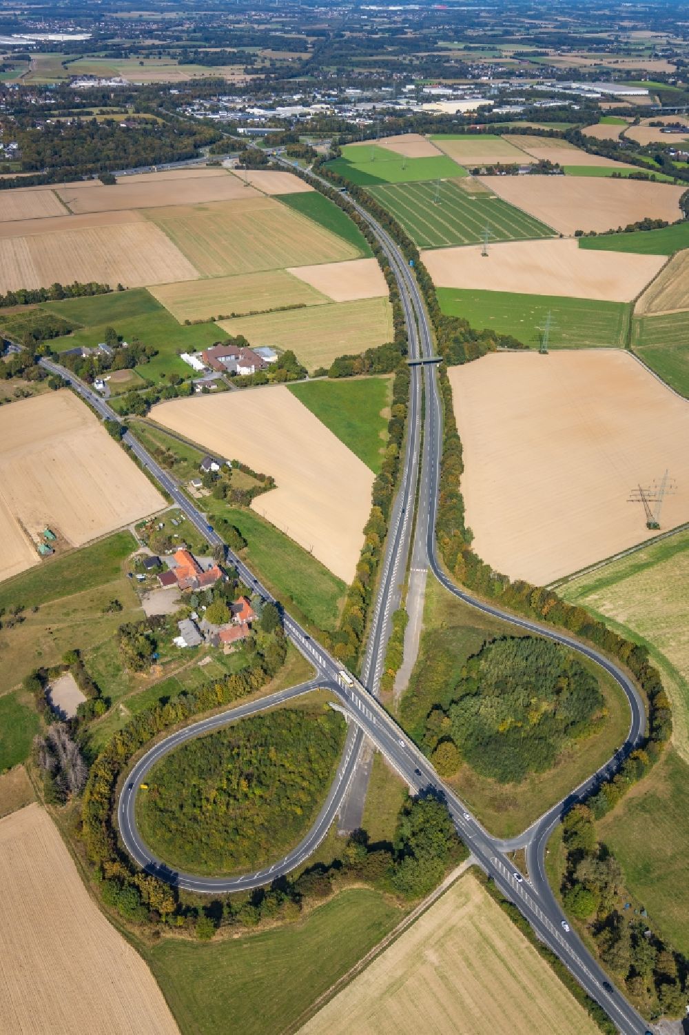 Luftaufnahme Unna - Fernstraße Abfahrt der Bundesstraße B233 zur Isenloher Straße in Unna im Bundesland Nordrhein-Westfalen, Deutschland