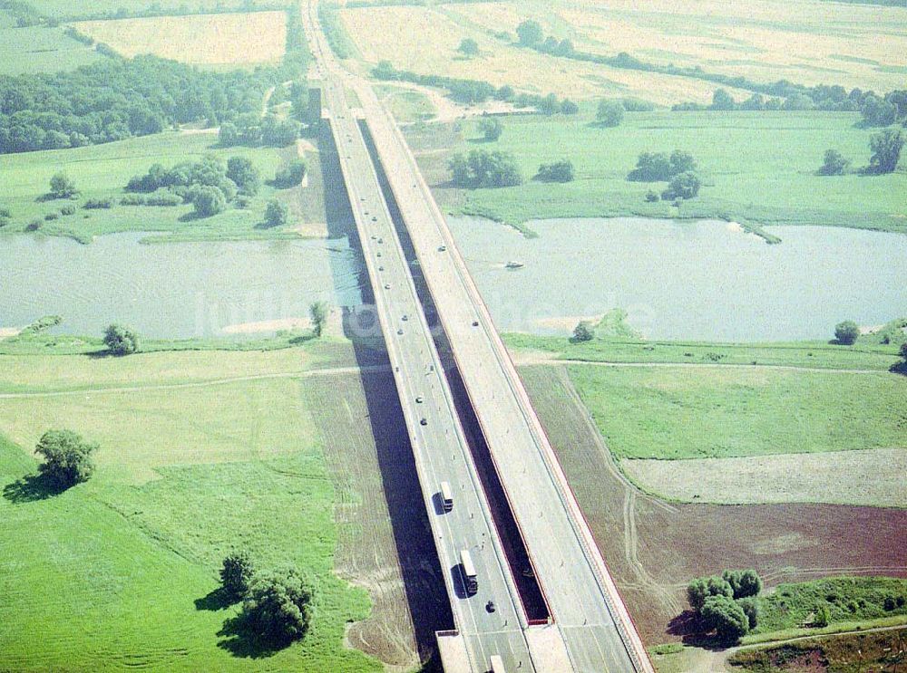 Luftaufnahme Vockerode - fertige Autobahnbrücke über die Elbe bei Vockerode.