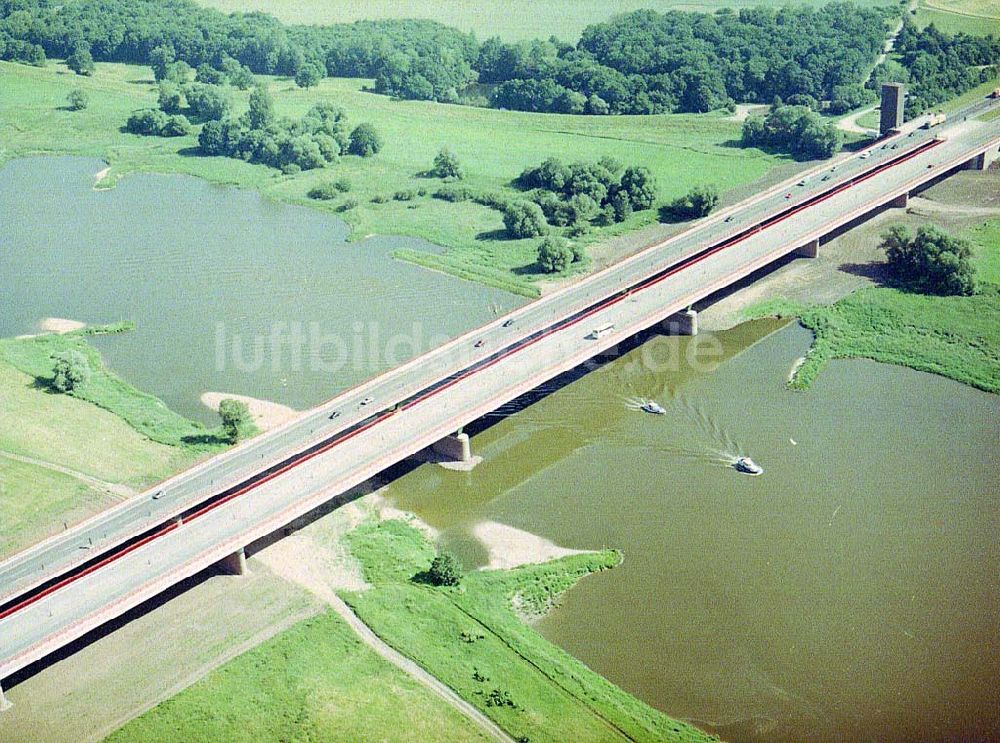 Vockerode von oben - fertige Autobahnbrücke über die Elbe bei Vockerode.