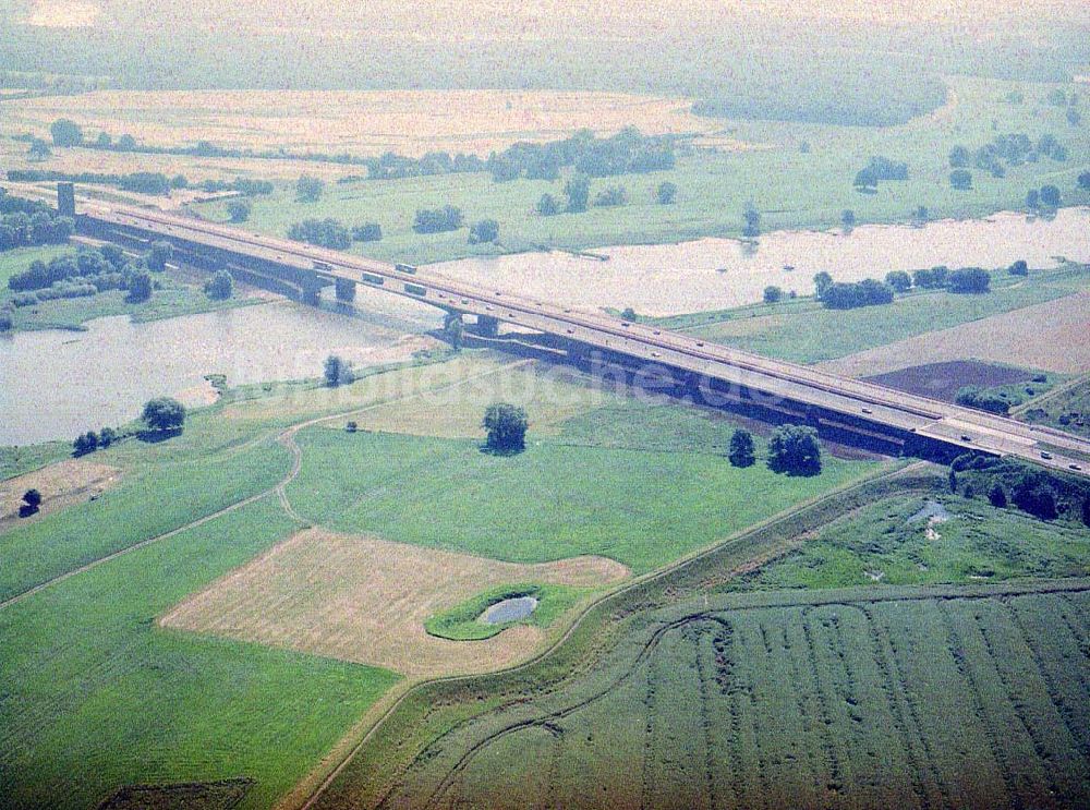 Vockerode aus der Vogelperspektive: fertige Autobahnbrücke über die Elbe bei Vockerode.