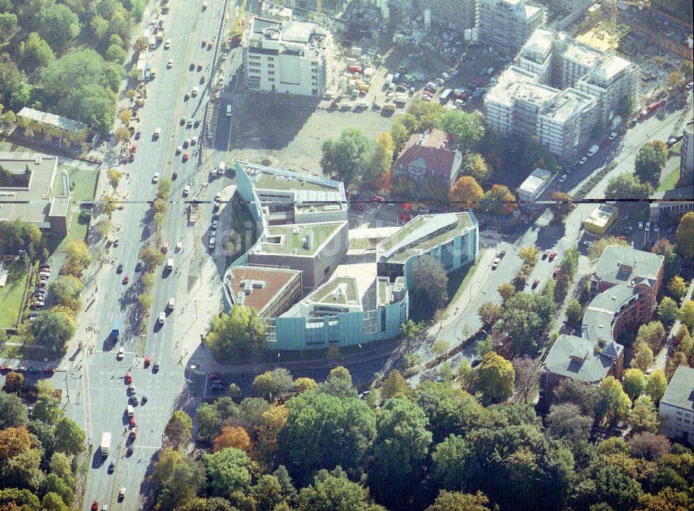 Luftaufnahme Berlin - Tiergarten - Fertiges Gebäude der Botschaften der Nordischen Länder am Klingelhöferdreieck in Berlin - Tiergarten.