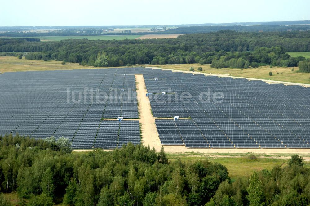 Luftbild Tutow - Fertiggestellter erster Abschnitt des Solarenergiepark am Flugplatz Tutow in Mecklenburg - Vorpommern