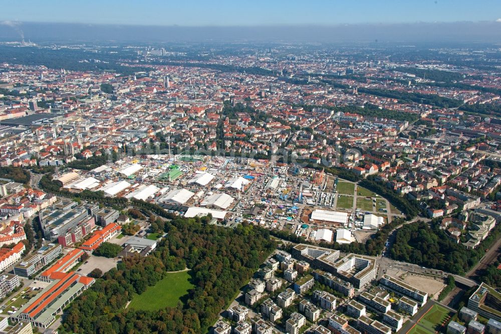 Luftaufnahme München - Festgelände des Münchener Oktoberfestes in München im Bundesland Bayern