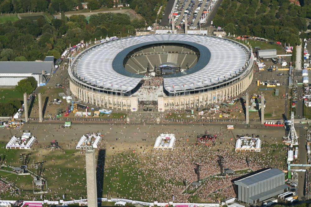 Luftbild Berlin - Festival Lollapalooza Veranstaltung in der Arena des Stadion Olympiastadion in Berlin