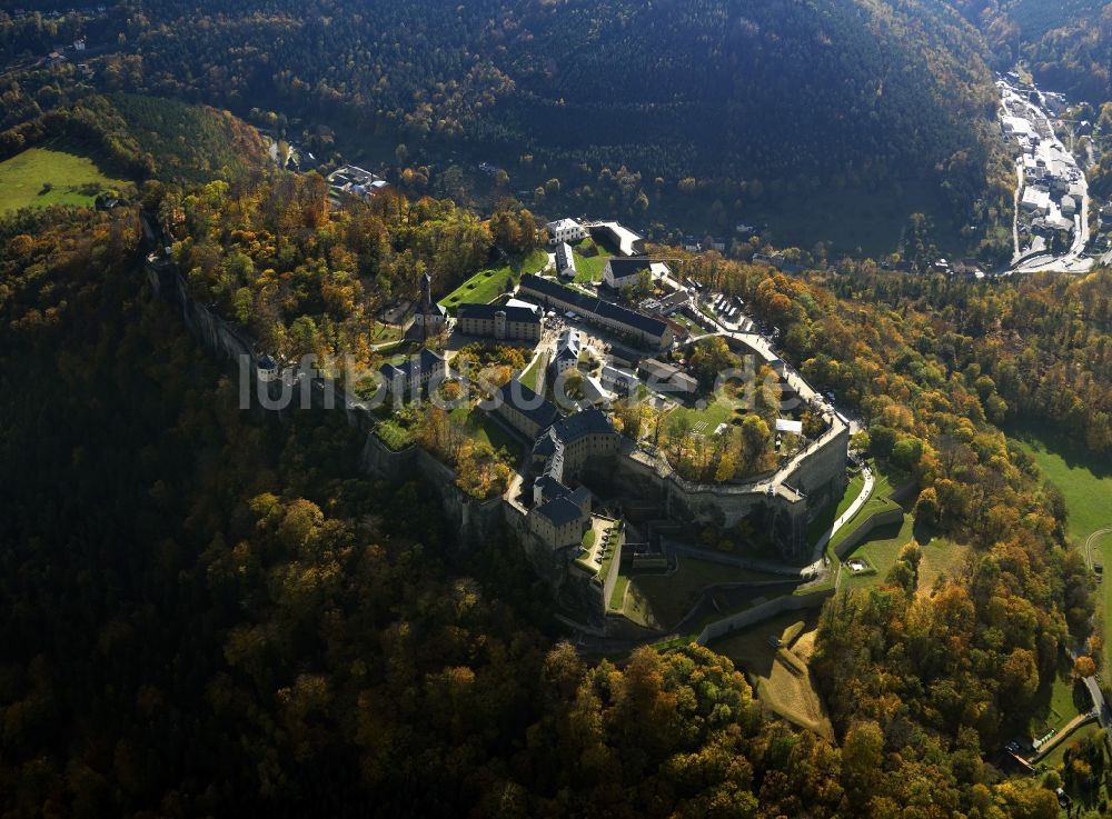 Königstein aus der Vogelperspektive: Festung Königstein im Elbsandsteingebirge an der Elbe im Bundesland Sachsen