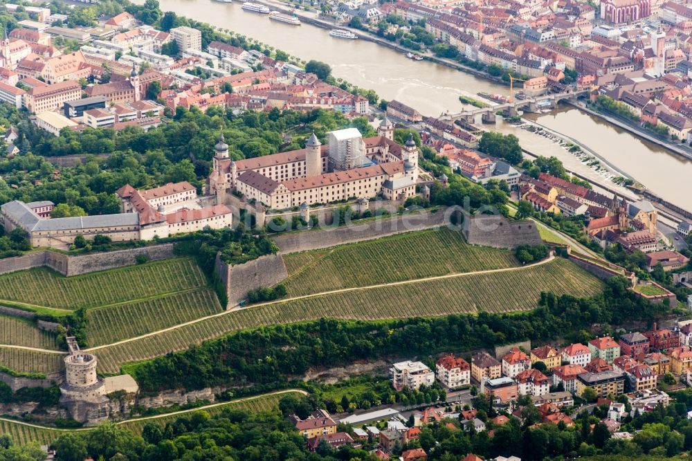 Luftaufnahme Würzburg - Festung Marienberg über dem Main in Würzburg im Bundesland Bayern, Deutschland
