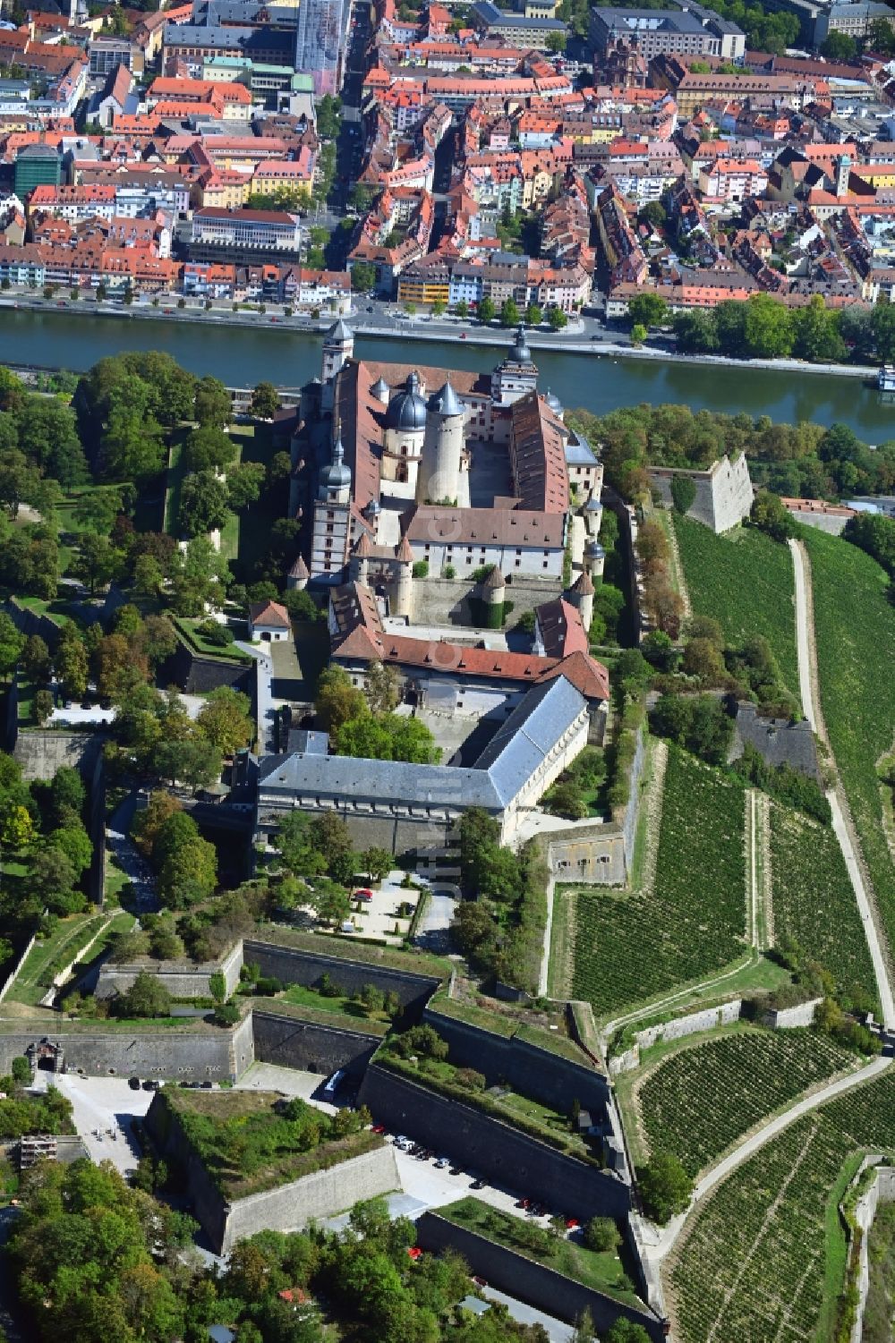 Würzburg von oben - Festung Marienberg über dem Main in Würzburg im Bundesland Bayern, Deutschland