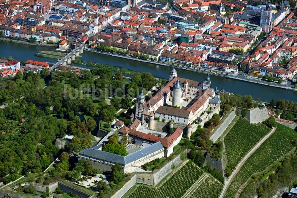 Würzburg aus der Vogelperspektive: Festung Marienberg über dem Main in Würzburg im Bundesland Bayern, Deutschland