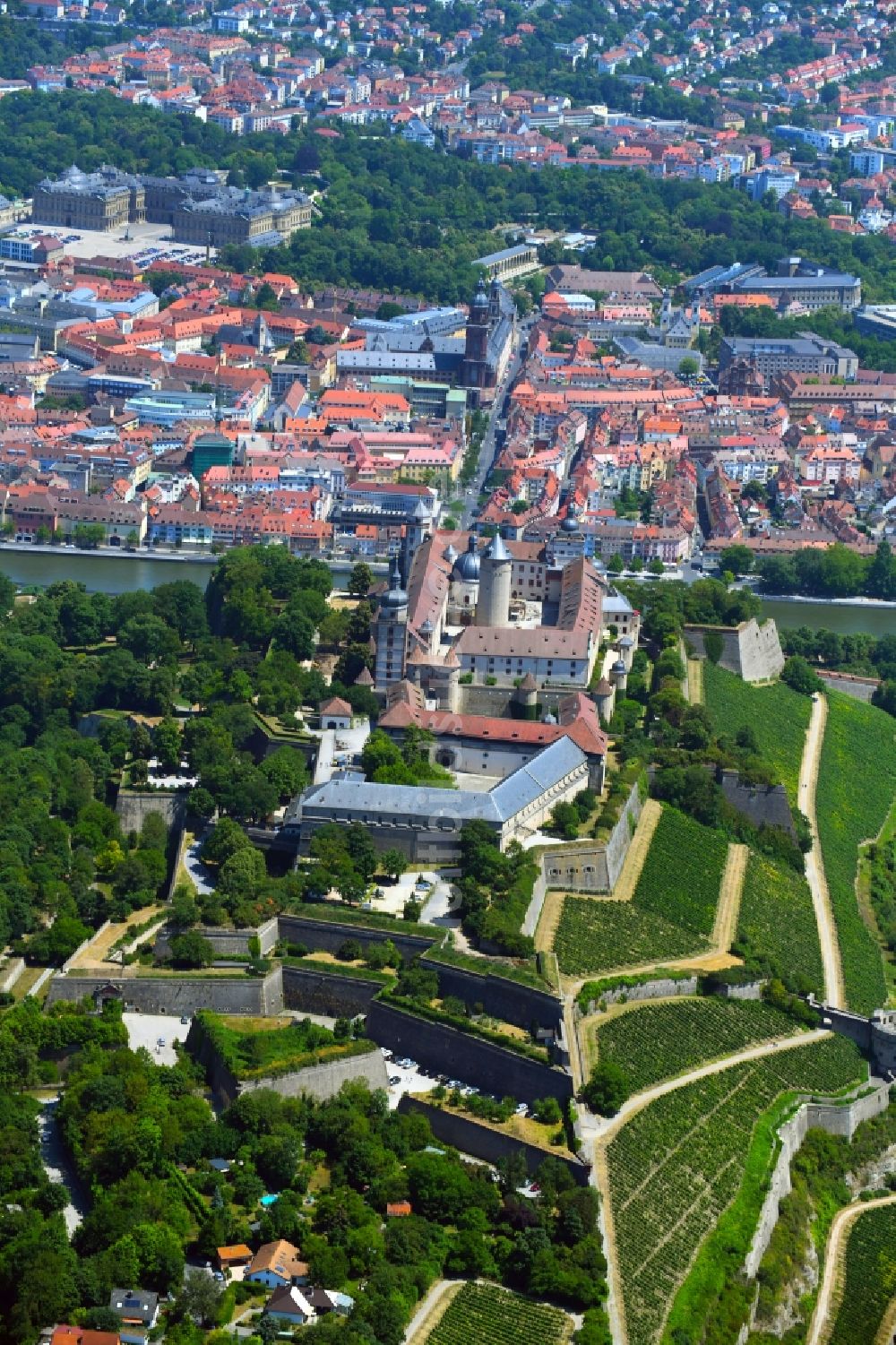 Würzburg aus der Vogelperspektive: Festung Marienberg in Würzburg im Bundesland Bayern