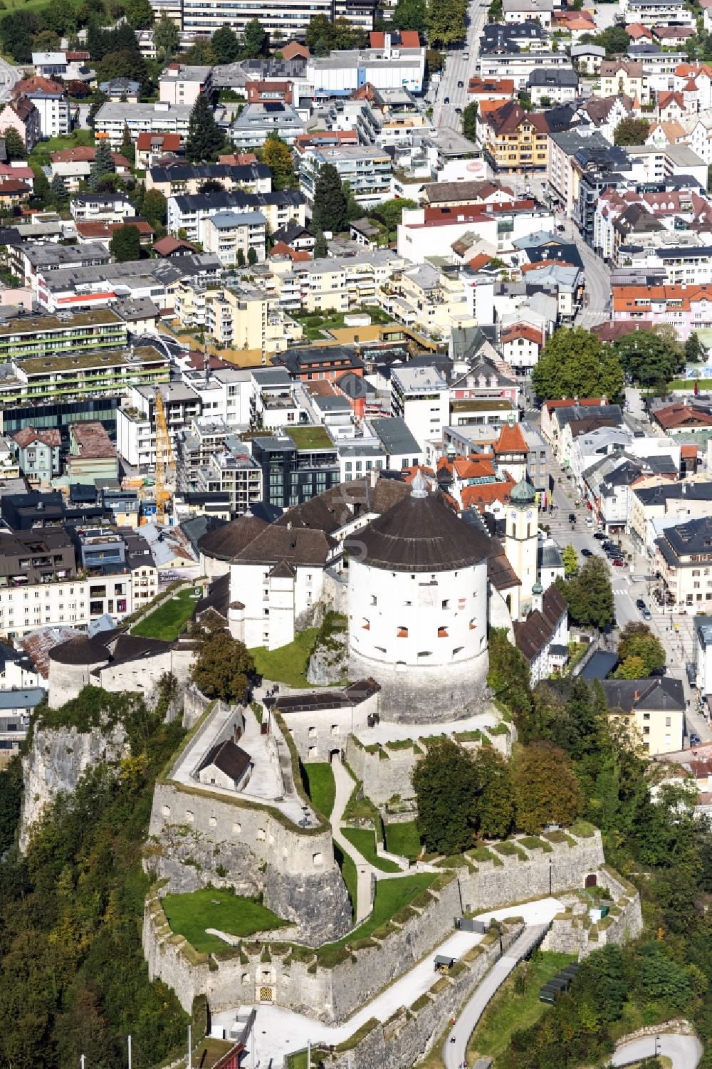 Kufstein aus der Vogelperspektive: Festungsanlage Festung Kufstein in Kufstein in Tirol, Österreich