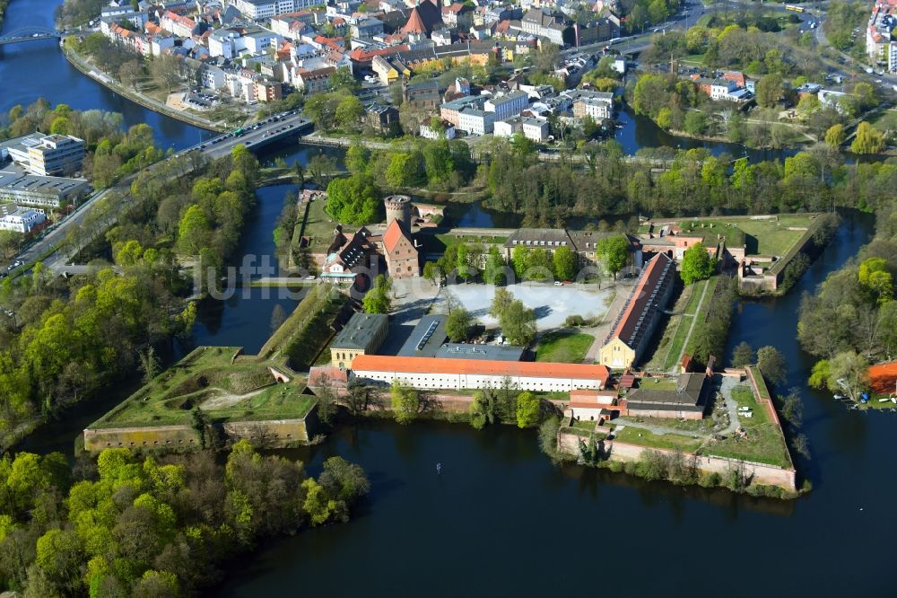 Berlin aus der Vogelperspektive: Festungsanlage Zitadelle Spandau Am Juliusturm im Ortsteil Haselhorst in Berlin, Deutschland