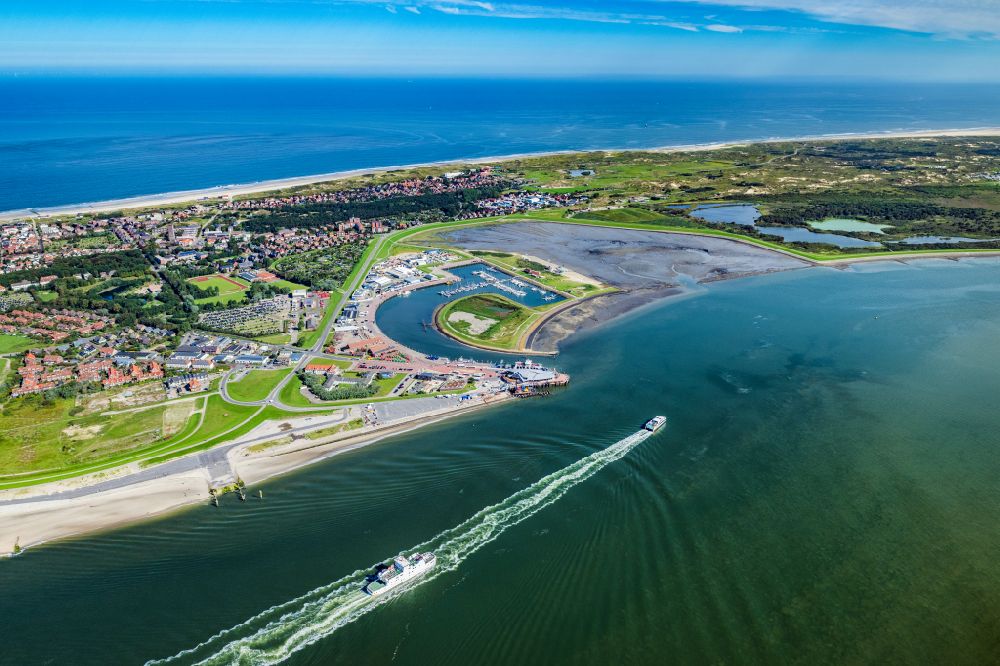 Luftbild Norderney - Fähr- Hafenanlagen an der Meeres- Küste der Nordseeinsel Norderney im Bundesland Niedersachsen, Deutschland