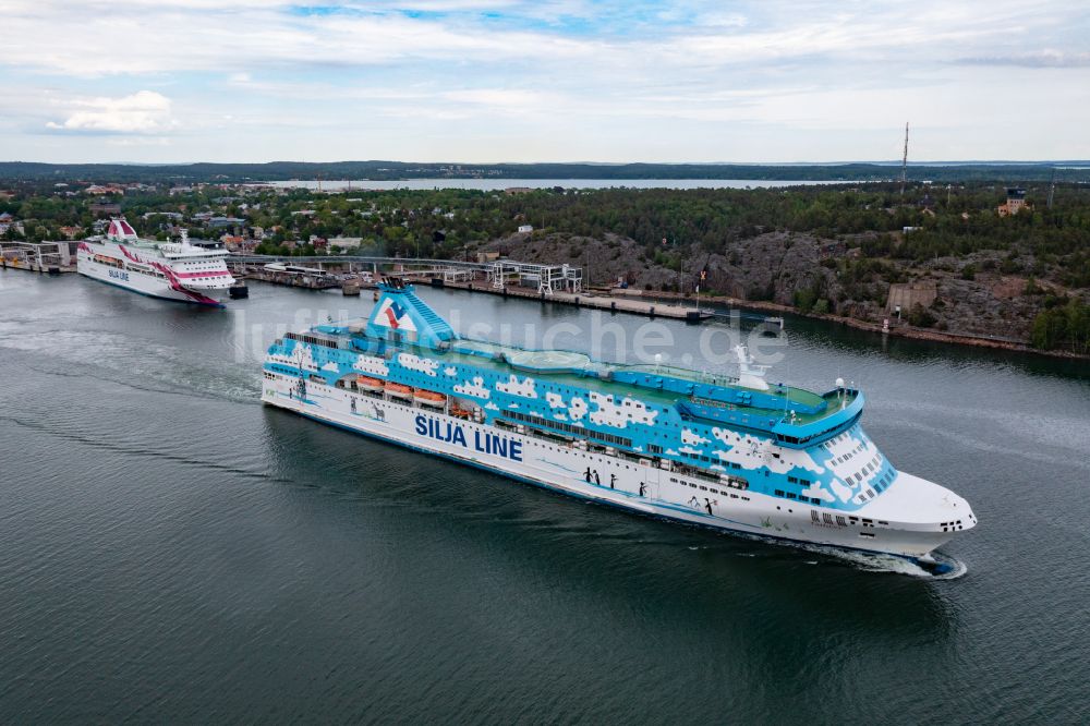 Luftbild Mariehamn - Fähr- Schiff Silja Line Galaxy im Hafen in Mariehamn in Mariehamns stad, Åland