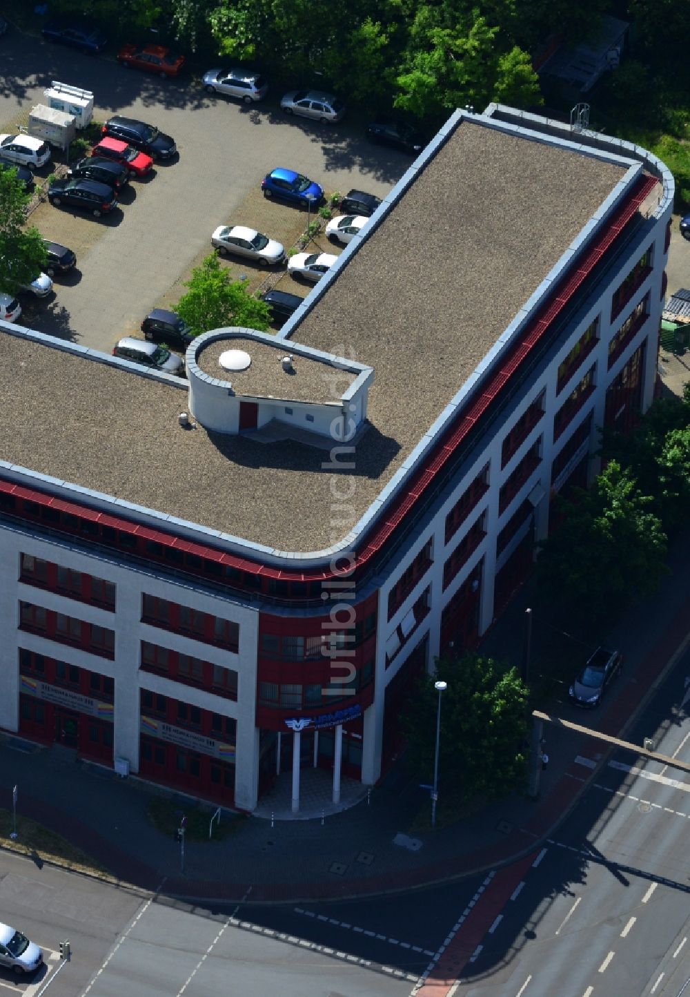 Magdeburg von oben - Firmengebäude und Bürogebäude im Stadtteil Stadtfeld West in Magdeburg im Bundesland Sachsen-Anhalt