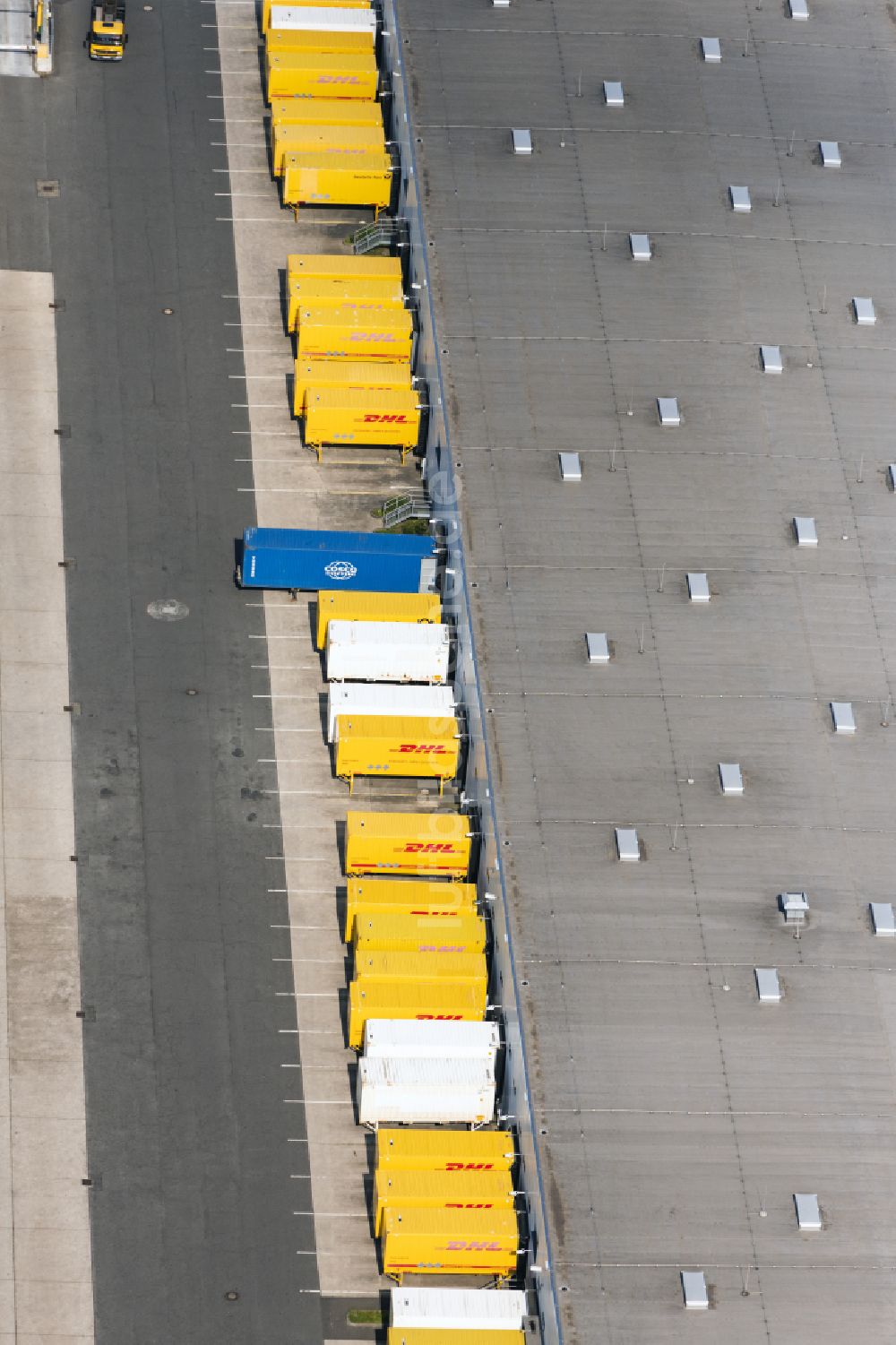 Luftbild Rodgau - Firmengelände des DHL Paketzentrum in Rodgau im Bundesland Hessen, Deutschland