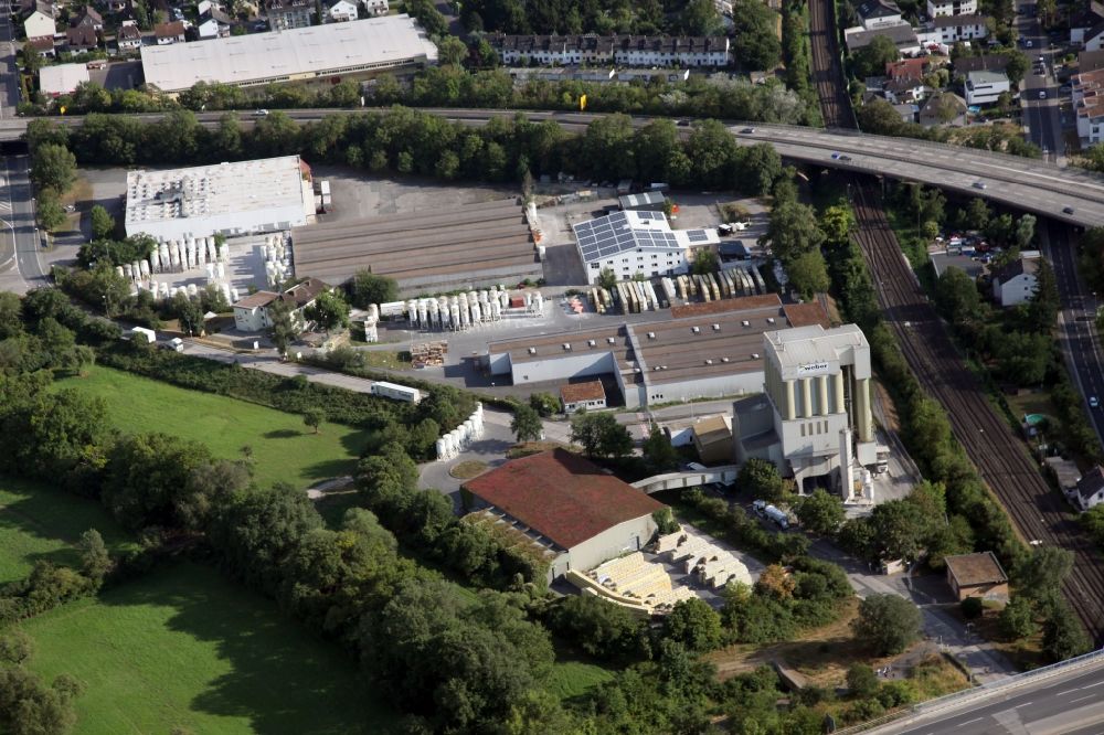 Mainz aus der Vogelperspektive: Firmengelände der des Baustoffherstellers Saint-Gobain Weber in Mainz im Bundesland Rheinland-Pfalz, Deutschland