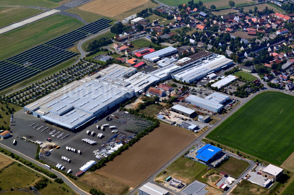 Giebelstadt aus der Vogelperspektive: Firmengelände der Bavaria Yachtbau GmbH in Giebelstadt im Bundesland Bayern, Deutschland