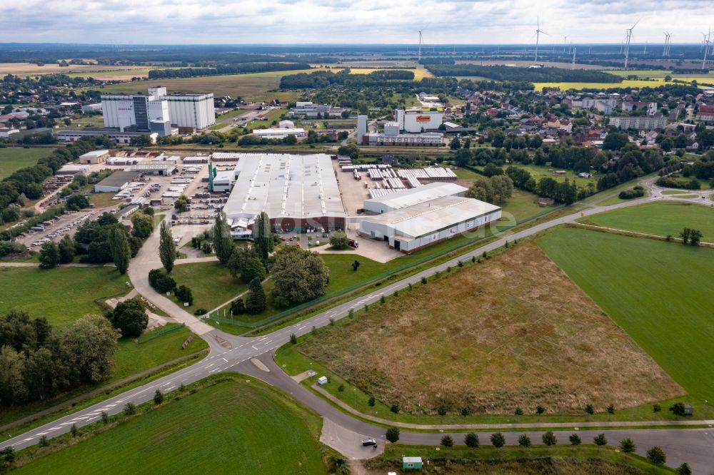 Karstädt von oben - Firmengelände der Braas GmbH in Karstädt im Bundesland Brandenburg