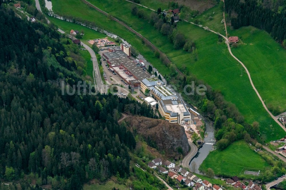 Luftaufnahme Schiltach - Firmengelände der der Vega Grieshaber KG in Schiltach im Bundesland Baden-Württemberg, Deutschland