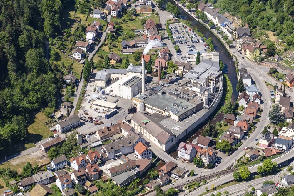Luftaufnahme Neuenbürg - Firmengelände der Firma Herbstreith & Fox KG in Neuenbürg im Bundesland Baden-Württemberg, Deutschland
