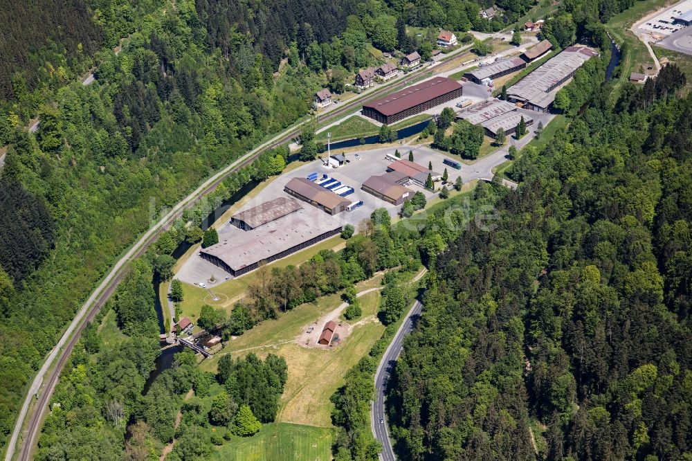Neuenbürg von oben - Firmengelände der Firma Herbstreith & Fox KG in Neuenbürg am Rotenbachkanal im Bundesland Baden-Württemberg, Deutschland