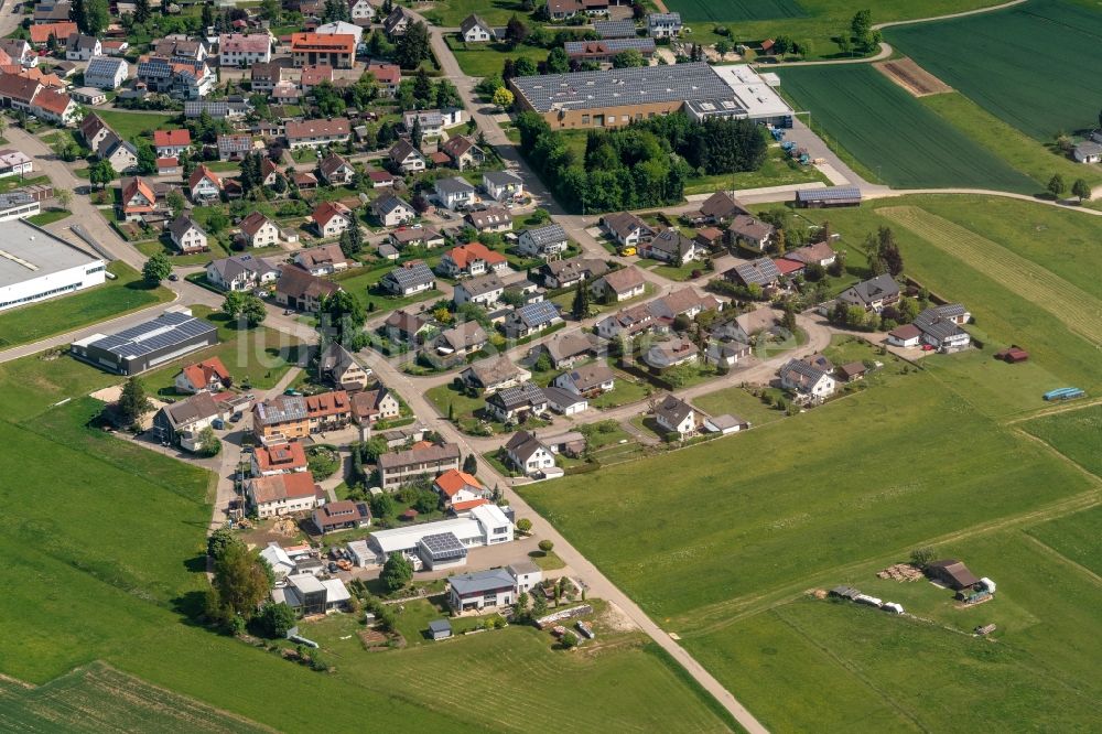 Luftbild Mahlstetten - Firmengelände der Forschner PTM GmbH(oben rechts) und Wohngebiete in Mahlstetten im Bundesland Baden-Württemberg, Deutschland