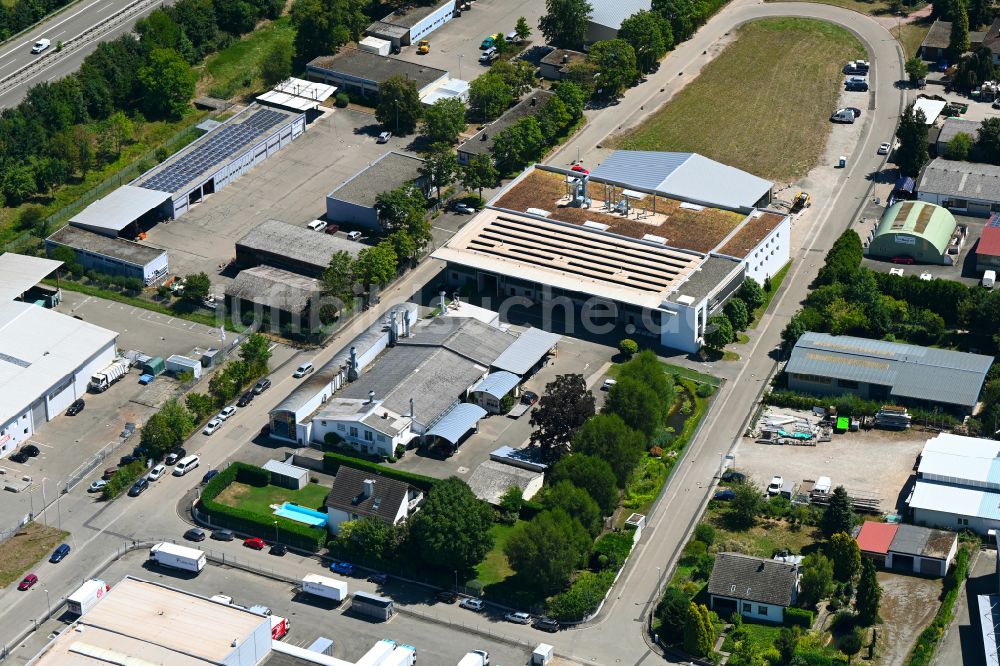 Luftbild Riegel am Kaiserstuhl - Firmengelände der Geier Lacktechnik GmbH & Co.KG - Industrielackierung und Autolackiererei in Riegel am Kaiserstuhl im Bundesland Baden-Württemberg, Deutschland
