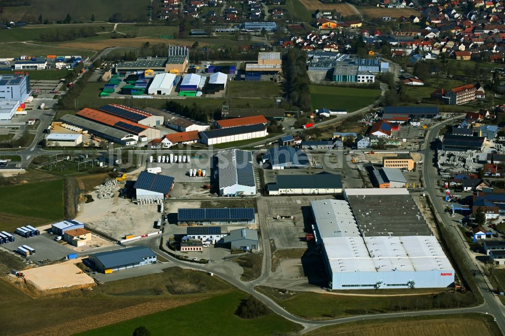 Monheim von oben - Firmengelände der Hama GmbH & Co KG - Schnäppchenmarkt in Monheim im Bundesland Bayern, Deutschland